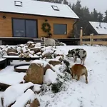 Cozy شقة Smolne Pece